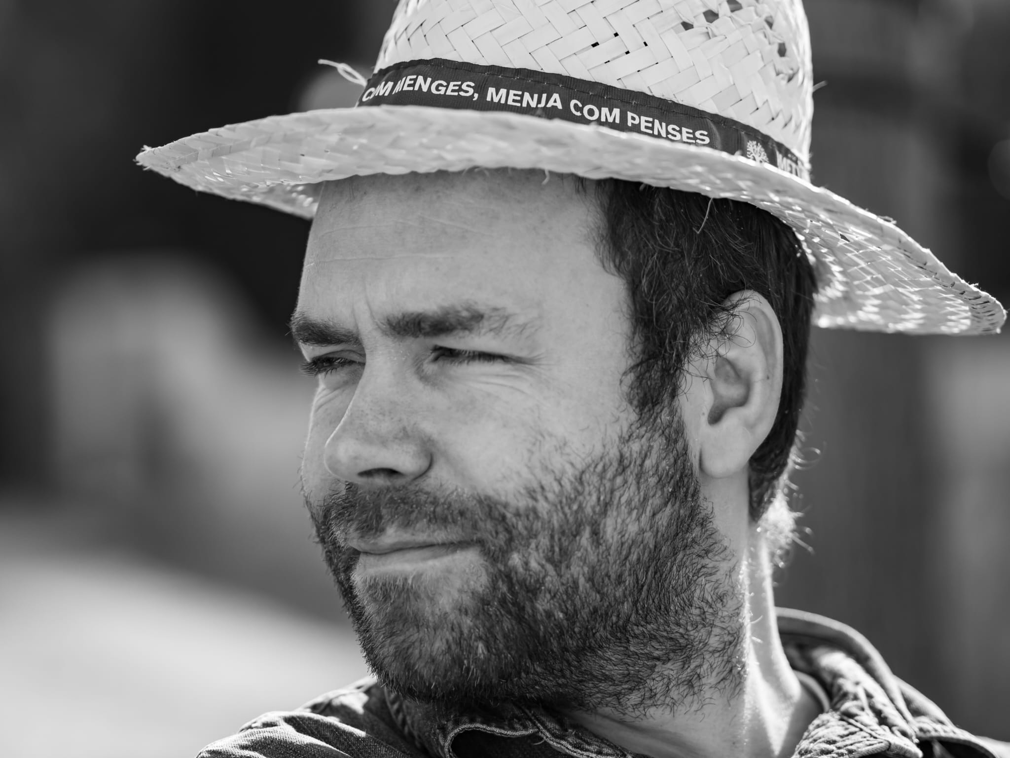 Black-and-white portrait of Andreas wearing a straw hat